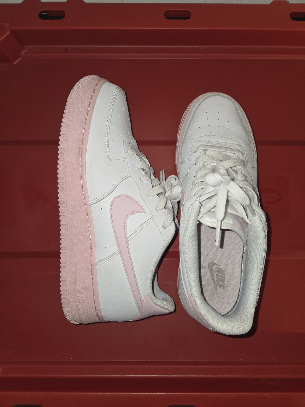 Nike Women's Low-Top Sneakers in White and Light Pink